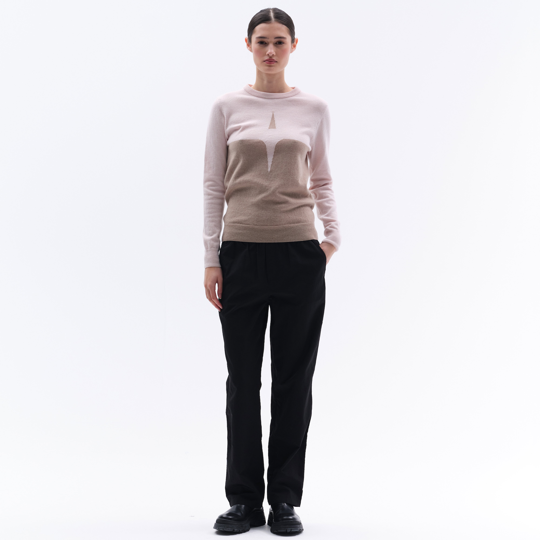 Trolle Ladies cashmere and wool star logo crewneck sweater, casual jumper in soft pink with ribbed cuffs and neckline.