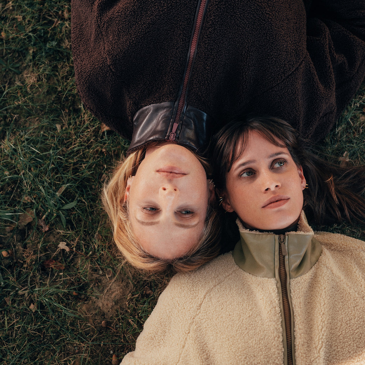 Dada Sport Ladies Tabalou Fleece in Brown and Off White worn by two riders lying on the grass