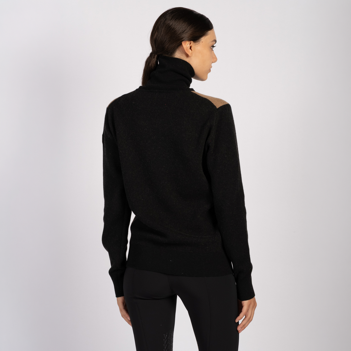 Vestrum Ladies Shenzen Turtle Neck Sweater in black and corten, ladies turtle neck sweater for competitions and off-horse style.